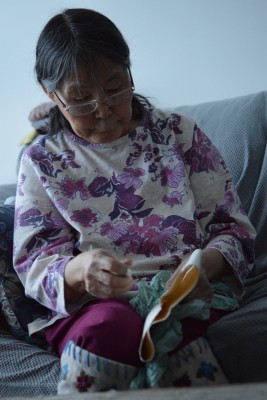 Ruth Sangoya making a kamik Photograph of a woman making a kamik