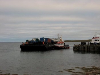 The turbine arriving by barge