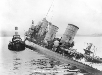 Salvage party boarding destroyer G10 © Orkney Library and Archive